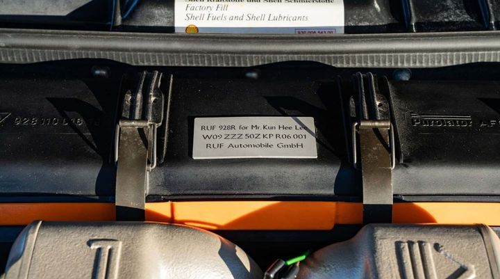 독일의 포르쉐 전문 튜닝 제조사 루프(RUF)가 1989년 이 회장을 위해 특별 제작한 '루프 928R'. 구딩앤컴퍼니