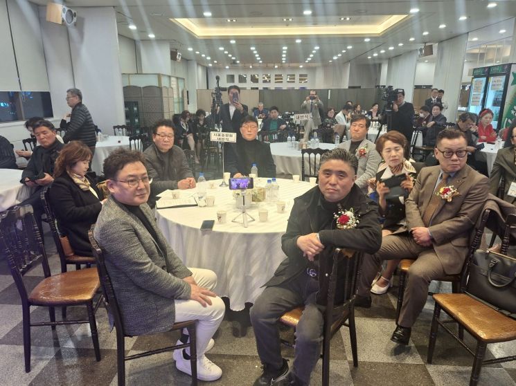 사단법인 '한국가요예술원 대구지회 창단식 및 지회장 취임식'이 5일 대구 달서구 비엔나웨딩 2층에서 성황리에 개최됐다.