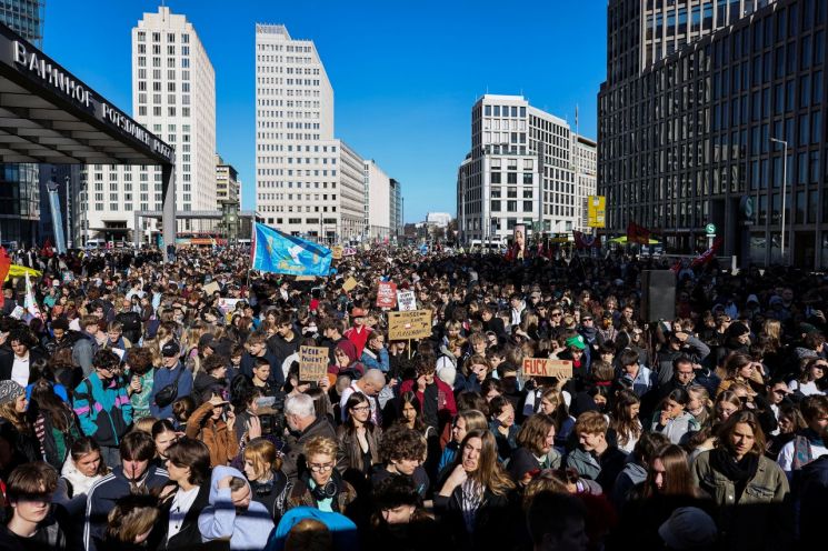 2026년 3월 5일 독일 베를린에서 시위대가 잠재적인 징병제 부활 가능성에 반대하며 시위를 벌이고 있다. 로이터연합뉴스