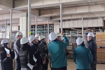 지난 2월 관내 주택건설공사 현장을 점검하는 모습. 광주 서구 제공