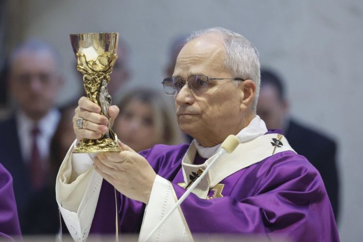 미국 출신으로 2025년 5월 즉위한 레오 14세 교황은 국제 분쟁과 관련해 비교적 분명한 평화 메시지를 내고 있다는 평가를 받는다. 특히 도널드 트럼프 행정부와는 일정한 거리를 유지하려는 모습도 보인다. EPA연합뉴스