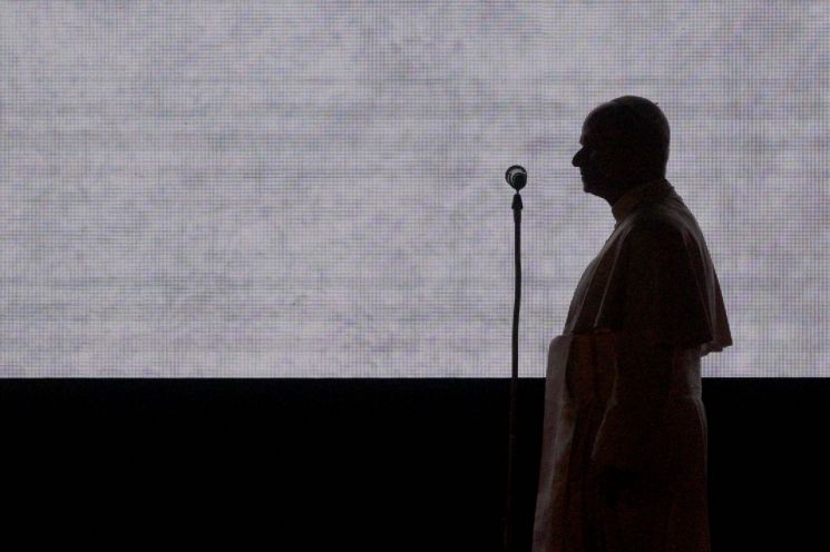 교황은 지난 5일 발표한 메시지에서 "국가 지도자들이 죽음을 초래하는 계획을 버리고 군비 경쟁을 멈춰야 한다"며 세계 지도자들의 책임 있는 결단을 촉구했다. AFP연합뉴스