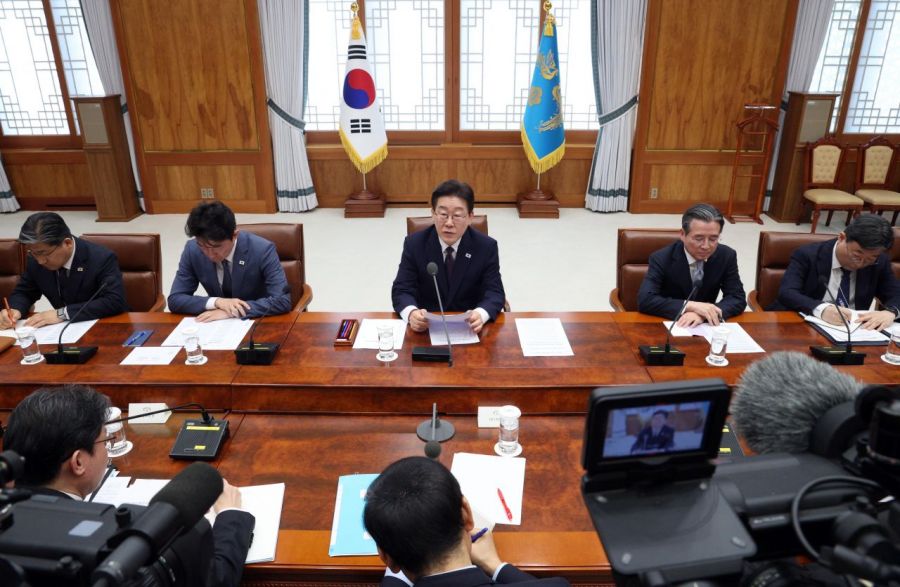 President Lee Jae-myung is speaking at the Emergency Economic Inspection Meeting on the Middle East situation held at the Blue House on the 9th. Photo by Yonhap News Agency