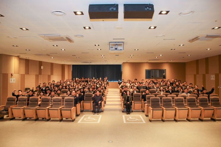 남양주시가 9일 5급 간부공무원 130여 명을 대상으로 '슈퍼 리더의 AI 리더십 교육'을 실시하고 있다. 남양주시 제공