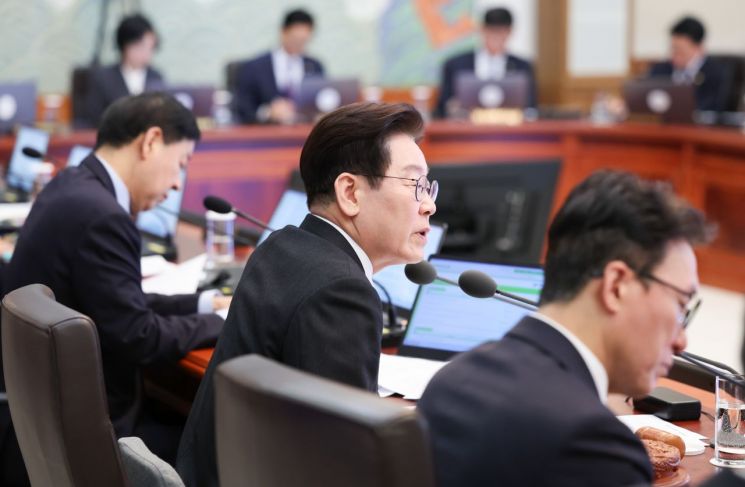 이재명 대통령이 10일 청와대에서 열린 국무회의에서 발언하고 있다. 연합뉴스