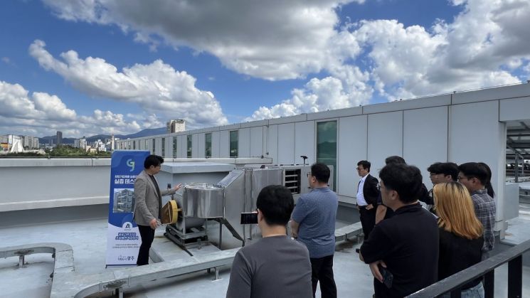 에어데이터랩, 무전력 조리매연 저감장치 학교 현장 도입 추진 - 뉴스 썸네일 이미지