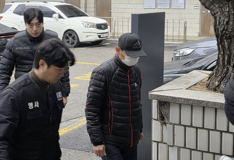 태국인 아내에게 끓는 물을 부은 혐의를 받는 40대 남성 A씨. 연합뉴스