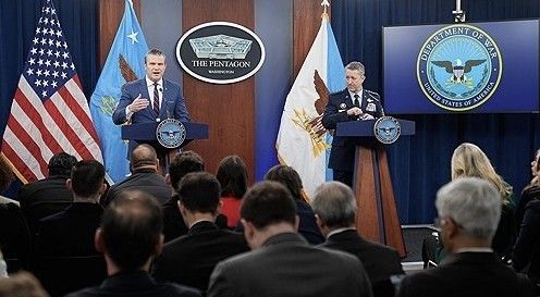 피트헤그세스 국방장관(왼쪽)과 댄 케인 합참의장. AP연합뉴스