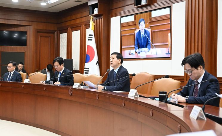 구윤철 부총리 겸 재정경제부 장관이 3월 11일 서울 종로구 정부서울청사에서 열린 비상경제장관회의를 주재, 모두발언을 하고 있다. 재정경제부