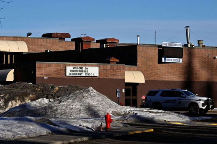 "계획 알고도 신고 안 해" 캐나다 총기 사건 피해자 가족, 오픈AI 고소 - 뉴스 썸네일 이미지