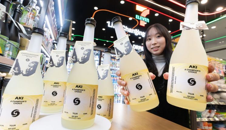 [오늘의신상]추성훈 가성비 사케 2탄...세븐일레븐 '아키유자' - 뉴스 썸네일 이미지