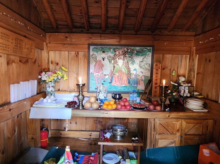 당골주차장 성황당에서도 산신령이 된 단종의 모습을 볼 수 있다. 소종섭 기자