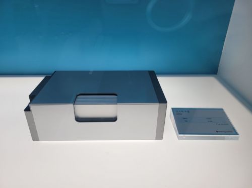 LG에너지솔루션이 11일 열린 인터배터리2026에서 전시한 전고체 배터리 실물. 강희종기자