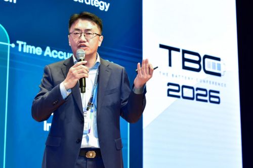 김제영 LG에너지솔루션 최고기술책임자(CTO)가 11일 개막한 인터배터리2026의 '더 배터리 컨퍼런스'에서 기조강연을 하고 있다. LG에너지솔루션