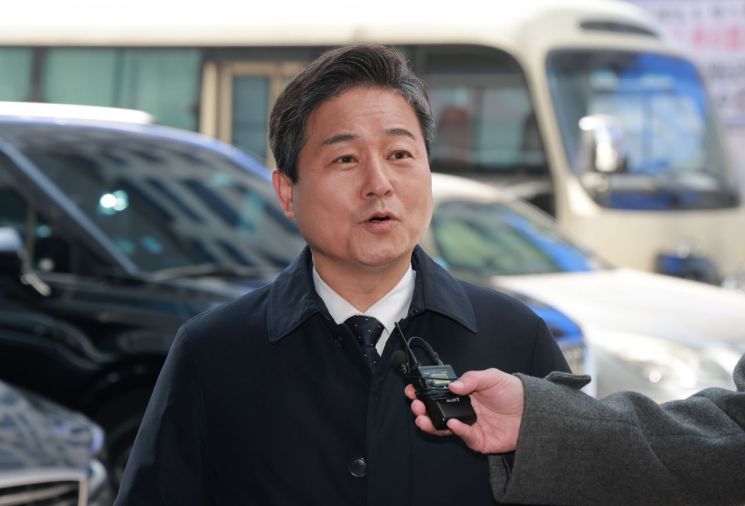 (서울=연합뉴스) 신현우 기자 = 6·3 지방선거 서울시장에 도전하는 더불어민주당 김영배 의원이 23일 서울 영등포구 여의도 더불어민주당 중앙당사에서 열린 광역단체장 후보 면접에 참석, 취재진 질문에 답하고 있다. 2026.2.23    nowwego@yna.co.kr(끝)