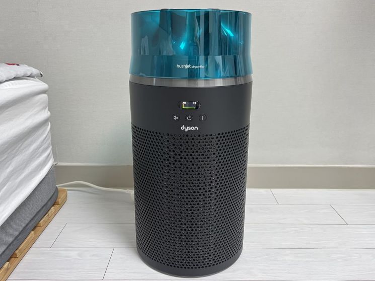 허쉬젯 컴팩트 공기청정기의 외관은 너비 23cm, 높이 47cm다. 무게는 3.15kg이다. 장보경 기자