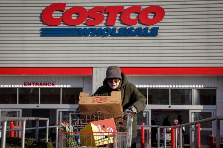 美 코스트코 회원 "관세로 인한 가격 인상분, 이자까지 쳐서 돌려달라" - 뉴스 썸네일 이미지