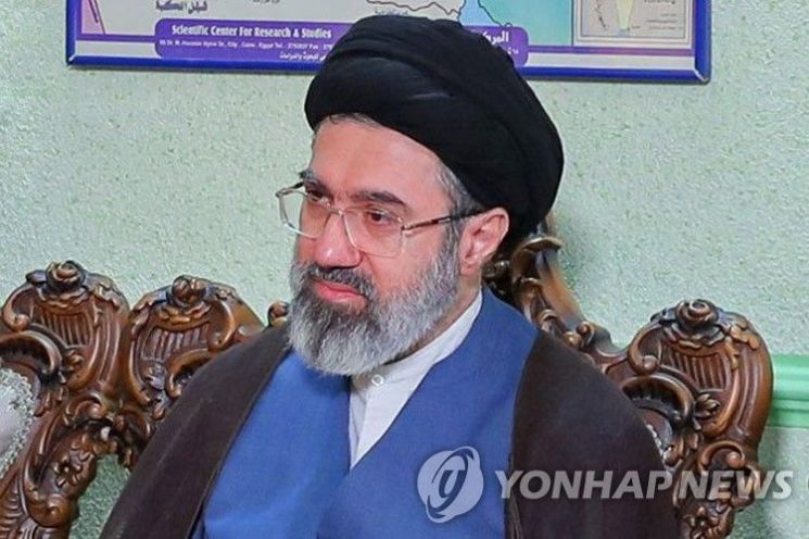 이란 새 최고지도자로 선출된 모즈타바 하메네이. AFP=연합뉴스