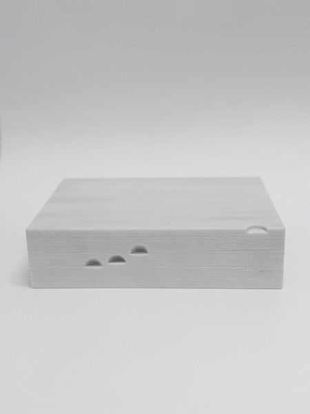 정윤주_아모르 AMOR_그리스산 백색 대리석_30x23x7.5cm_2026. 사진 페이지룸8