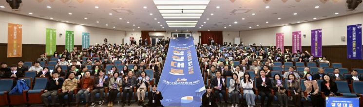 참가자들이 기념 촬영을 하고 있다. 시흥시 제공