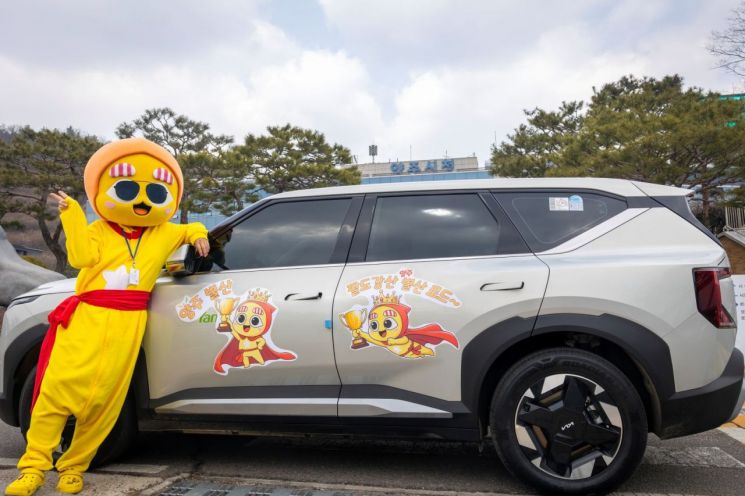 양주시가 SNS 캐릭터 '별산'을 활용해 전국 주요 관광지를 직접 찾아가는 방식으로 홍보를 진행하고 있다. 양주시 제공