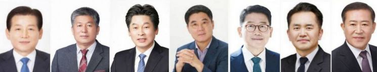 (왼쪽부터) 김신 전 완도군의원, 신의준 전남도의원, 이철 전남도의원, 우홍섭 전 진도부군수, 지영배 전 행정자치부 서기관, 김세국 전 전남도감사관, 허궁희 완도군의원