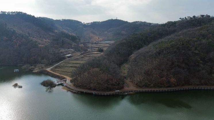 용인특례시가 이동저수지와 송전천 산책로를 연결한 초대형 호수공원을 조성한다. 용인시 제공