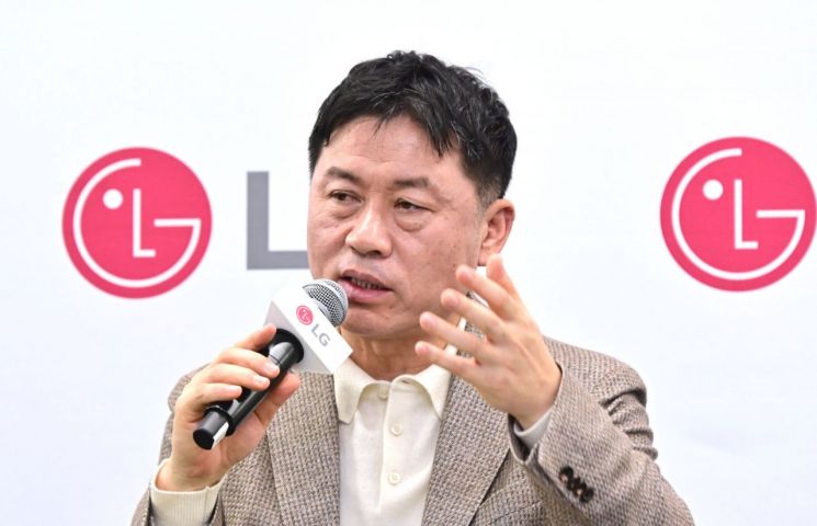 LG전자 류재철 CEO가 1월 7일(현지시간) 미국 라스베이거스에서 열린 기자 간담회에서 사업 전략을 소개하고 있다. LG전자.