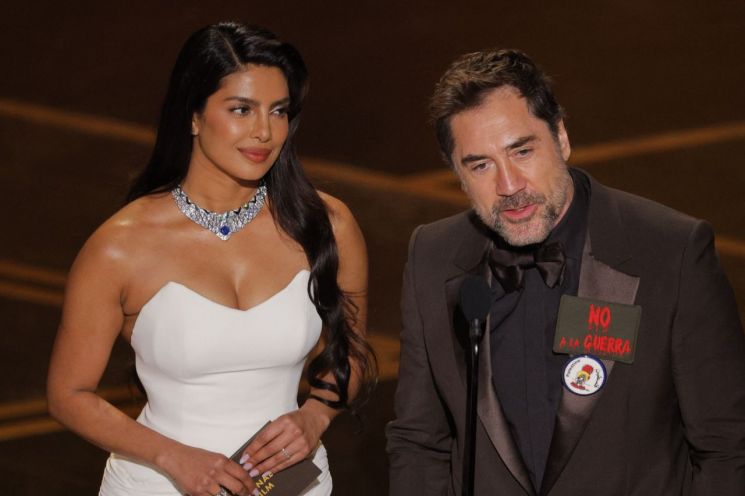 제98회 아카데미 시상식에서 자유 팔레스타인을 지지한 하비에르 바르뎀(오른쪽). 로이터연합뉴스