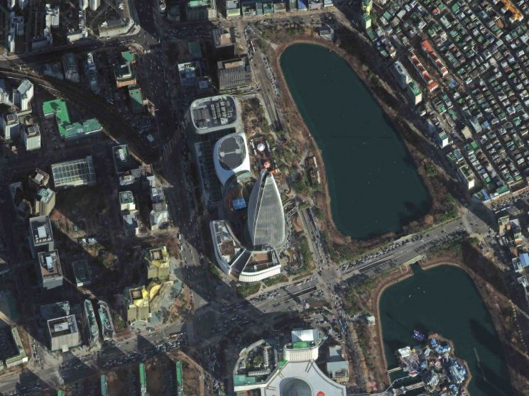 다목적실용위성 7호는 지상의 자동차 종류까지 식별할 수 있는 0.3m 이하 초고해상도 관측 성능을 갖췄다. 항우연 제공