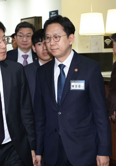 배경훈 과기부총리 겸 과학기술정보통신부 장관을 비롯해 이억원 금융위원장 등이 17일 서울 중구 프레스센터에서 열린 국민성장펀드 'K-엔비디아 프로젝트' 민관 합동 간담회에 참석 하고 있다. 2026.3.17 조용준 기자