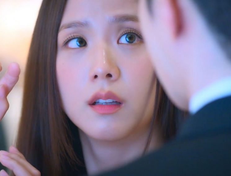 넷플릭스 시리즈 '월간남친' 주인공인 그룹 블랙핑크 멤버 지수. '월간남친' 홍보영상 갈무리.