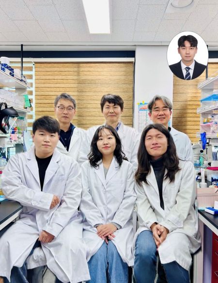(뒷줄 왼쪽부터) KAIST 김윤기·이승재·이광록 교수, (앞줄 왼쪽부터)부성호·김시은·함석진 박사, (상단)이동훈 박사. KAIST