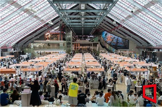 인천개항장 페스타 기간 상플랫폼에서는 로컬 브랜드들이 대거 참여하는 '제물포웨이브 마켓'이 운영된다. 사진은 지난해 행사 모습. 인천시 제공