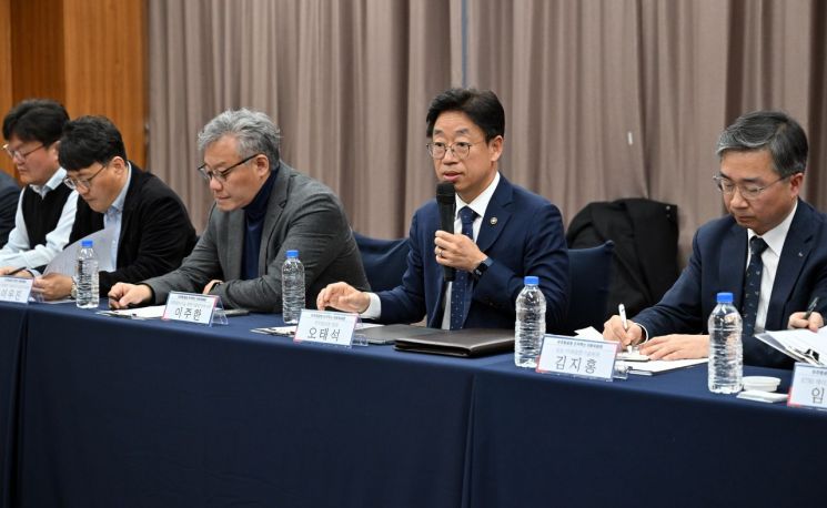 오태석 우주항공청장이 조직혁신자문위원회에서 발언하고 있다. 우주청 제공