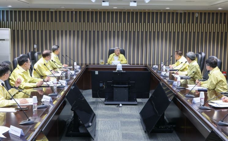 김회천 한국수력원자력 사장이 18일 '중동사태 관련 비상경영 점검회의'를 주재하고 있다. 2026.03.18. 한수원