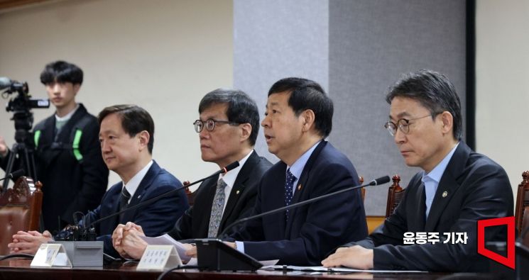 Koo Yoon-chul, Deputy Prime Minister and Minister of Economy and Finance, is delivering opening remarks at the expanded macroeconomic and financial meeting held at the Bankers' Hall in Jung-gu, Seoul on March 19, 2026. Photo by Yoon Dongju