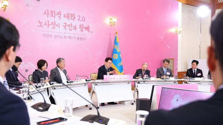 이재명 대통령이 19일 경제사회노동위원회 제1기 출범을 맞이해 청와대에서 열린 노동정책 토론회에서 발언하고 있다. 연합뉴스