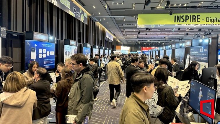 19일 서울 강남구 코엑스에서 열린 '메디컬코리아 2026' 전시장이 관람객들로 북적이고 있다. 이성민 기자