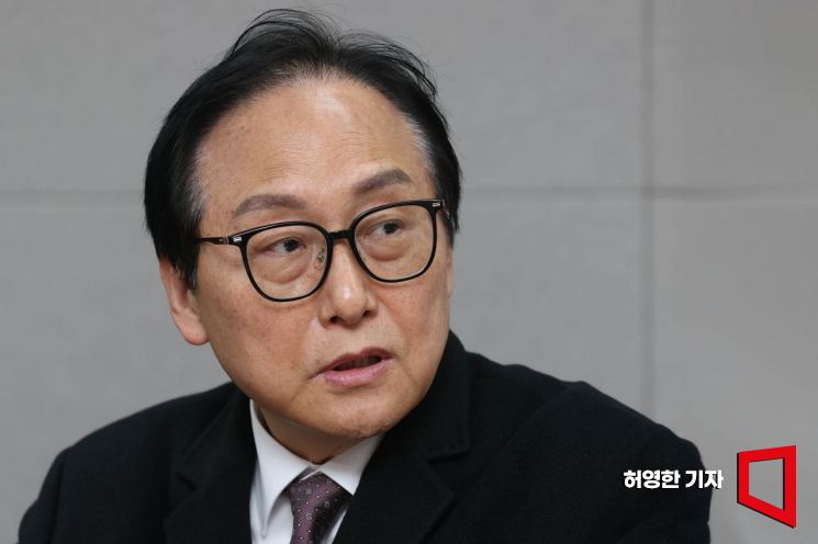 지난 18일 아시아경제 본사에서 열린 긴급통상좌담회에 참석한 정인교 전 산업부 통상교섭본부장이 발언하고 있다. 허영한 기자