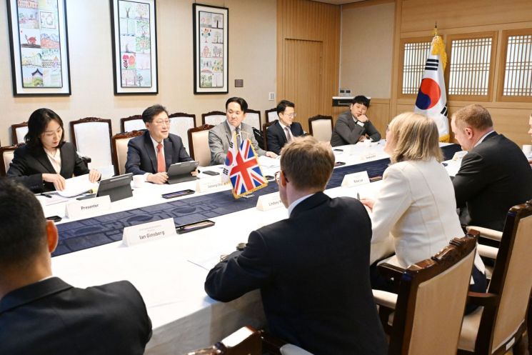 최지영 재정경제부 국제경제관리관이 3월 19일 서울 종로구 정부서울청사에서 열린 '제2차 한영 경제금융대화'에 참석, 모두발언을 하고 있다. 재정경제부