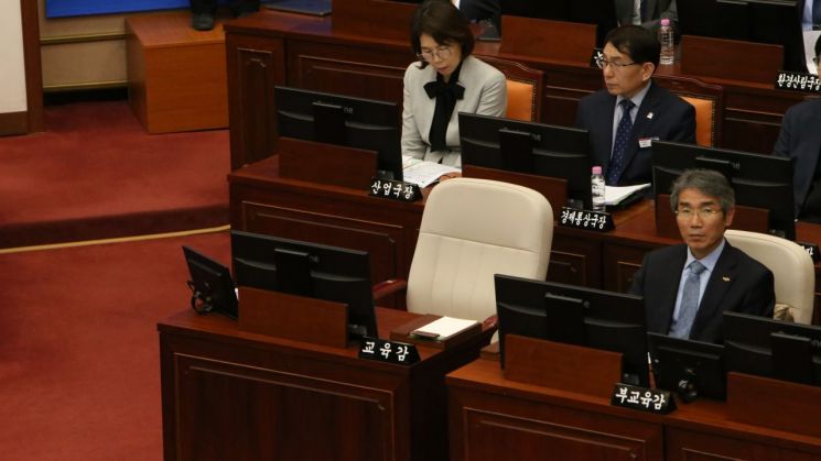 경남도의회 제430회 임시회 제4차 본회의 당일 비어있는 경남교육감 자리. 이세령 기자