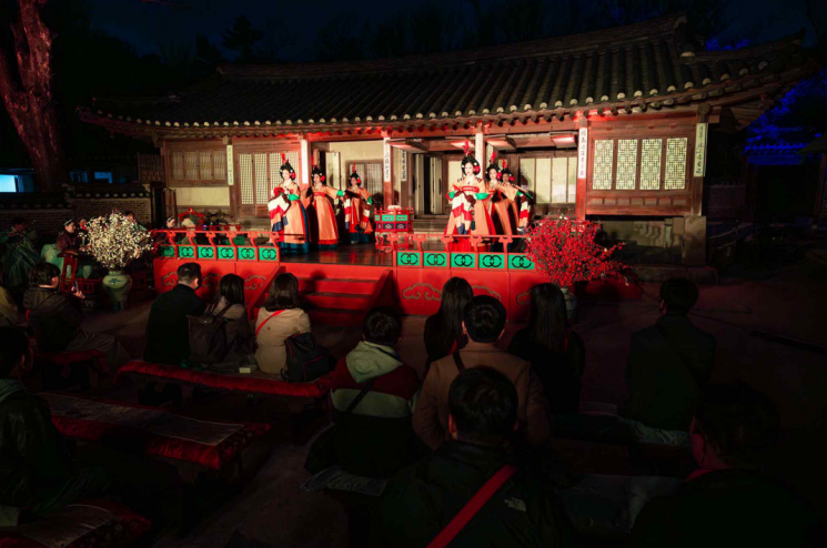 '창덕궁 달빛기행' 연경당 공연 관람