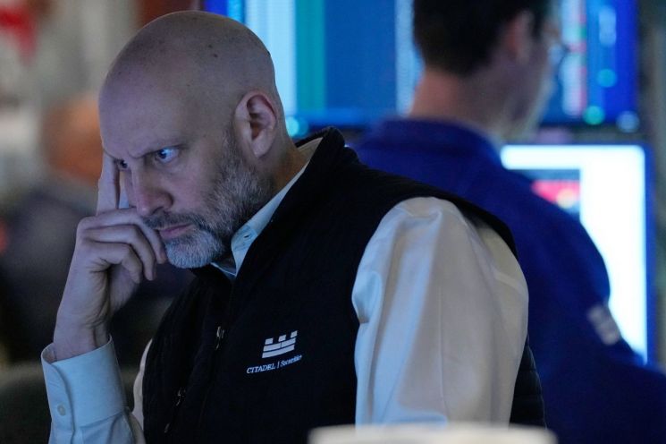 뉴욕 3대지수가 하락 출발한 후 이스라엘 총리의 종전 가능성 기자회견에 낙폭을 축소하며 마감했다. AP연합뉴스