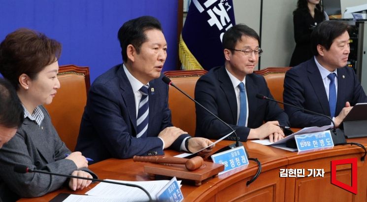 정청래 더불어민주당 대표가 지난 20일 국회에서 열린 최고위원회의에서 발언하고 있다. 김현민 기자