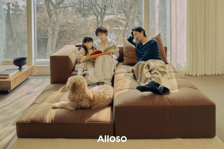 [2026 가구혼수]알로소 '디딤', 한옥 담은 소파로 주목 - 뉴스 썸네일 이미지