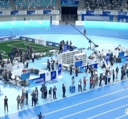 유니트리의 휴머노이드 로봇은 이미 지난해 베이징에서 열린 휴머노이드 스포츠 행사에서 400m와 1500m 종목에서 우승한 바 있다. 유튜브 갈무리