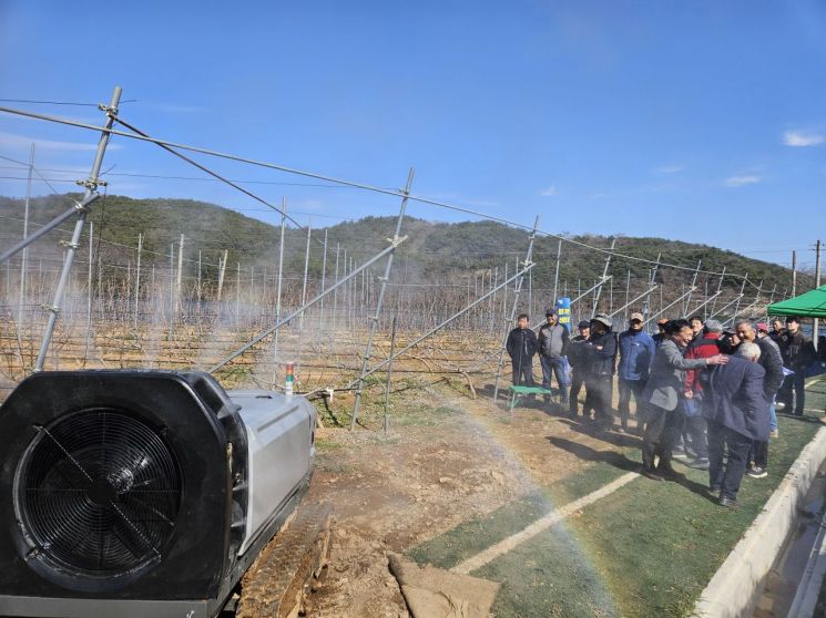 함평군 '사람 없이 방제' AI 자율주행 농업로봇 연시회 - 뉴스 썸네일 이미지