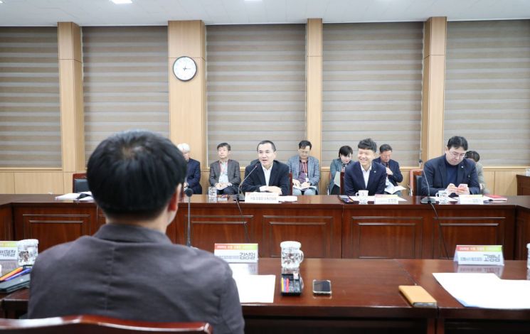 강원특별자치도(도지사 김진태)가 20일 강릉 제2청사에서 도내 수협 조합장과 '소통 간담회'를 개최하고 있다. 강원도 제공