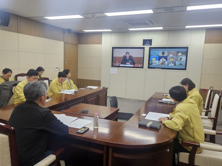김이탁 국토교통부 1차관이 20일 주요 산하기관과 영상회의를 진행하고 있다. 국토부 제공